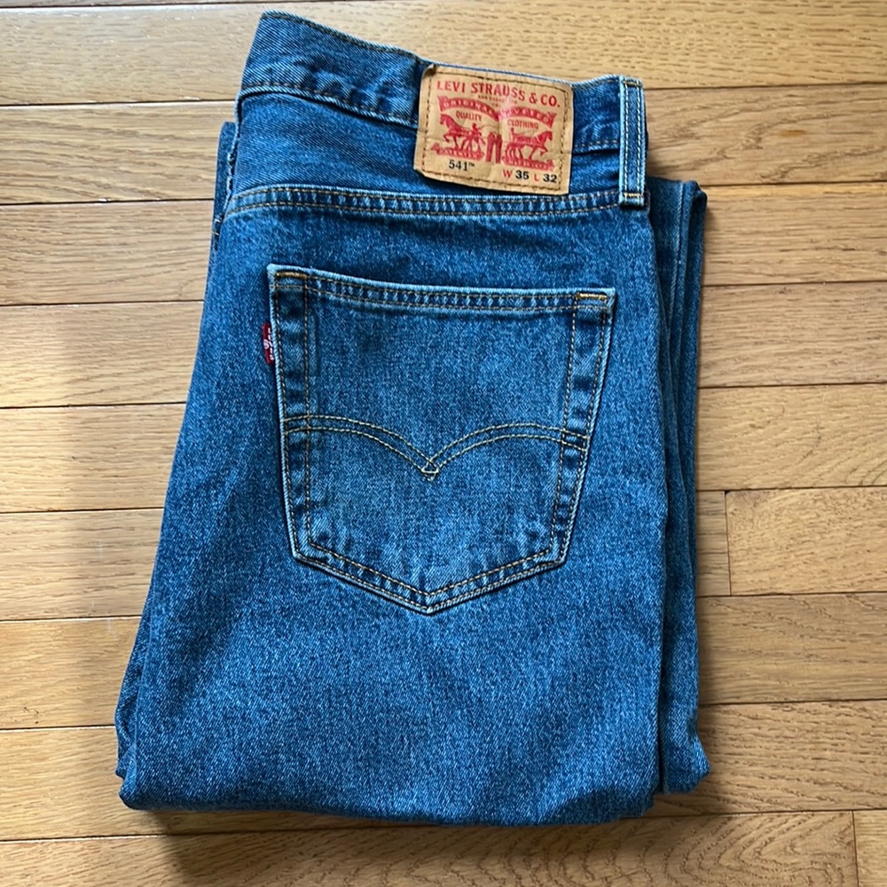 Levi’s Straight Leg Jeans